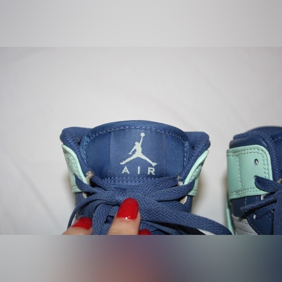 Nike "Blue Mint/Mystic Navy" Air Jordan 1 Mid GS Youth 6.5 - Picture 3 of 9